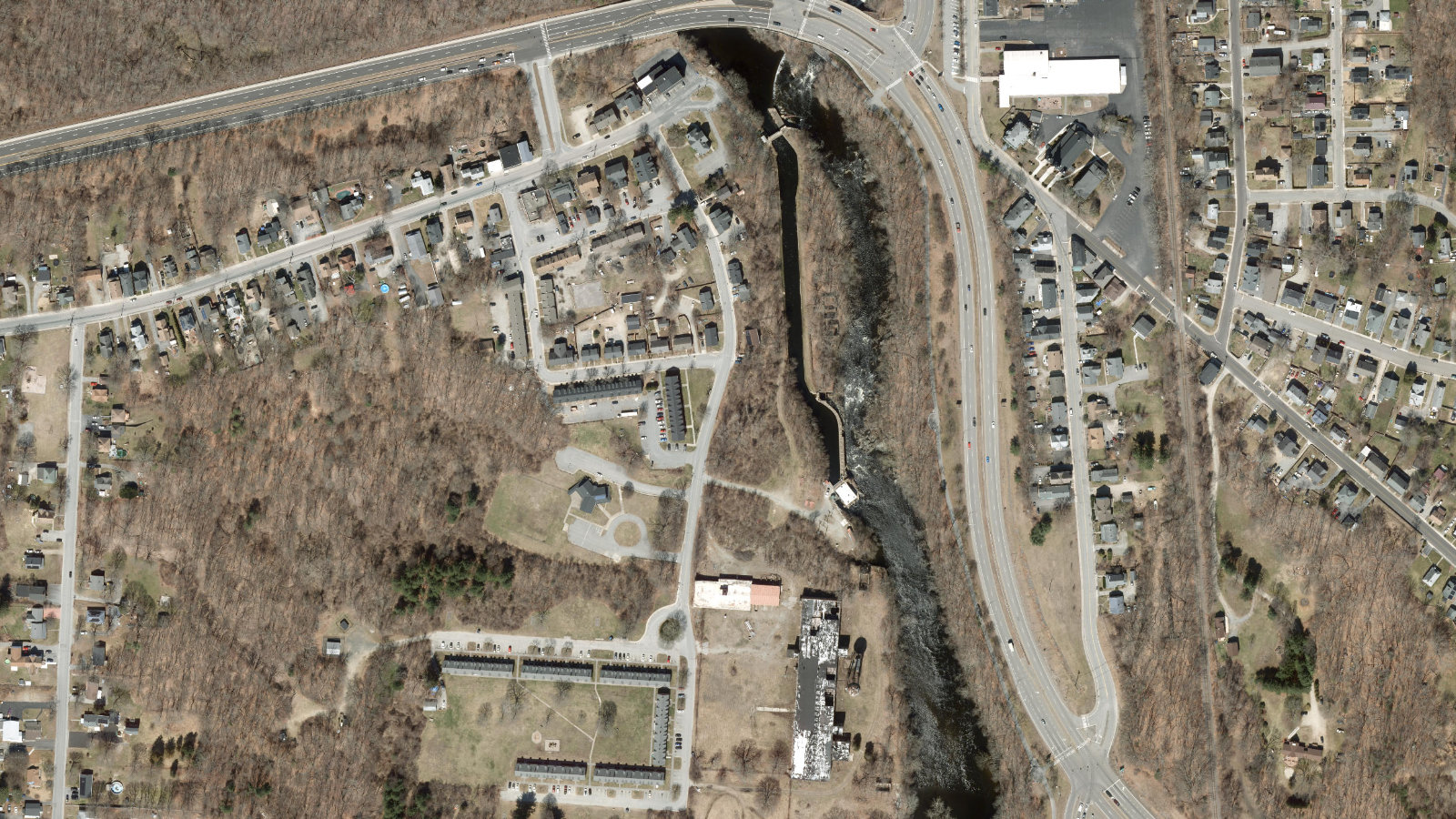 2150 ST. ELZEAR BLVD. WEST, QUEBEC, A8（本社・衛星）