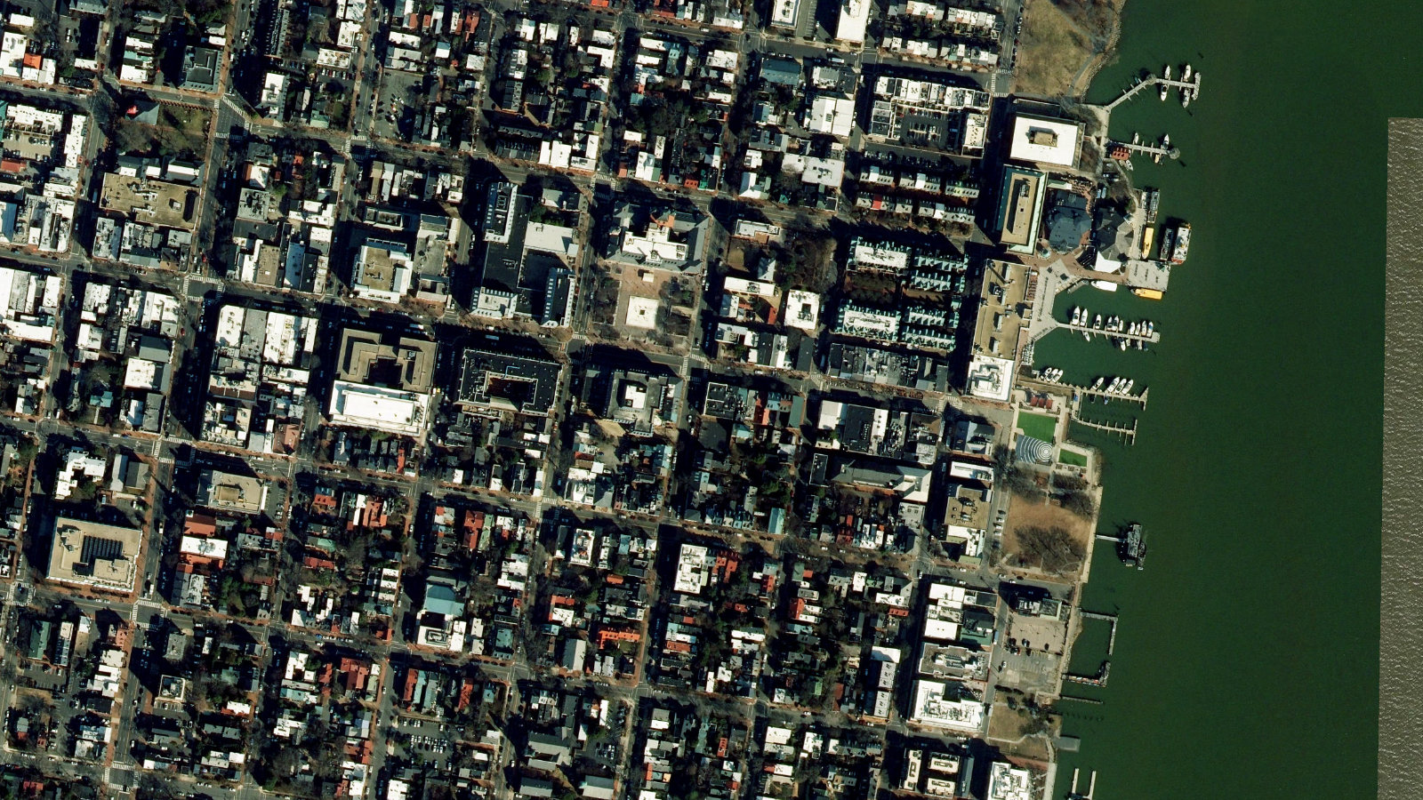 100 S. FAIRFAX STREET, ALEXANDRIA, VA（本社・衛星）