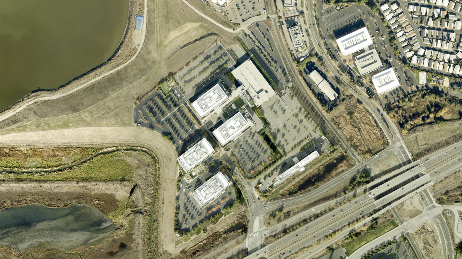 6220 AMERICA CENTER DR., SAN JOSE, CA（本社・衛星）