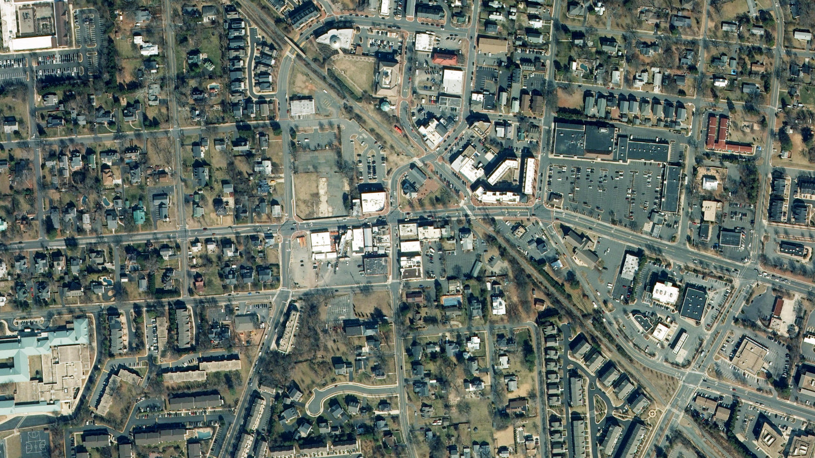 2411 DULLES CORNER PARK, HERNDON, VA（本社・衛星）
