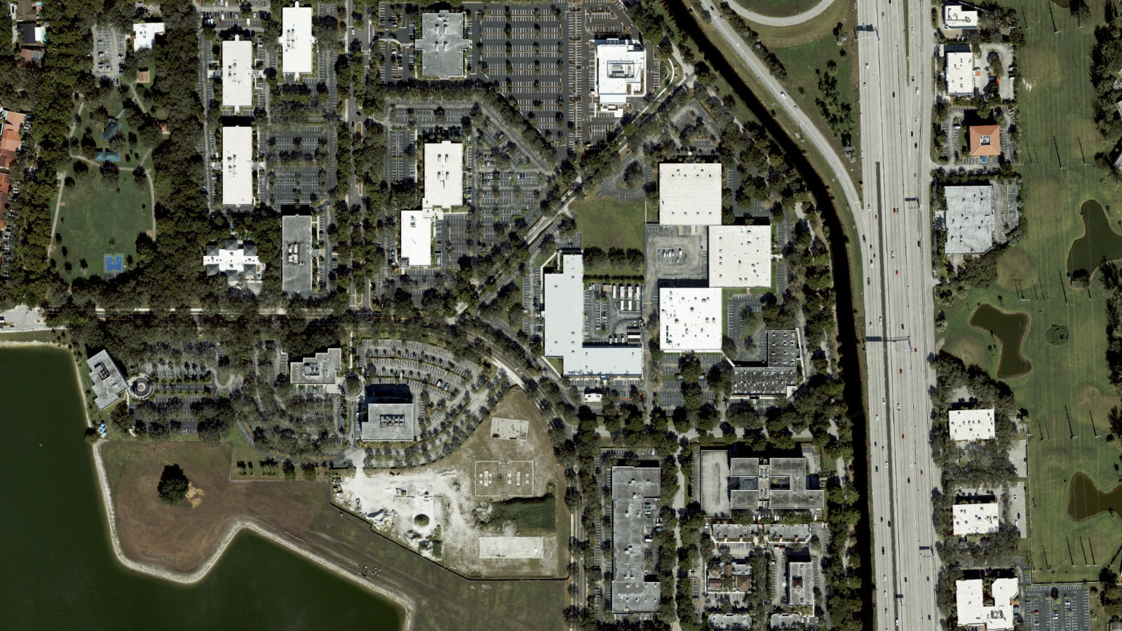 14817 OAK LANE, MIAMI LAKES, FL(本社・衛星)