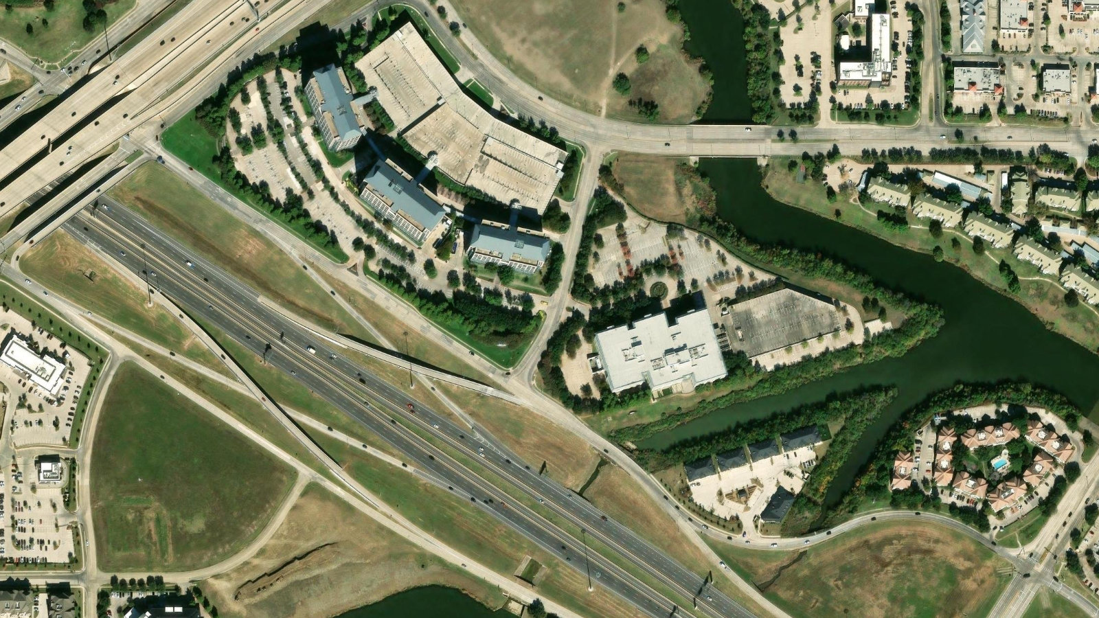 6031 CONNECTION DR., IRVING, TX（本社・衛星）