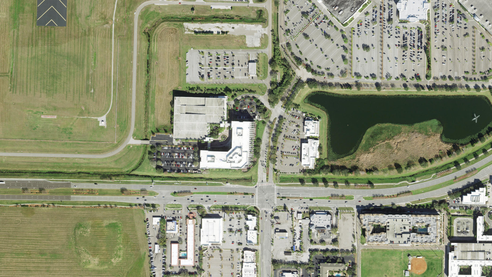 2202 NORTH WEST SHORE BOULEVARD, TAMPA, FL(本社・衛星)