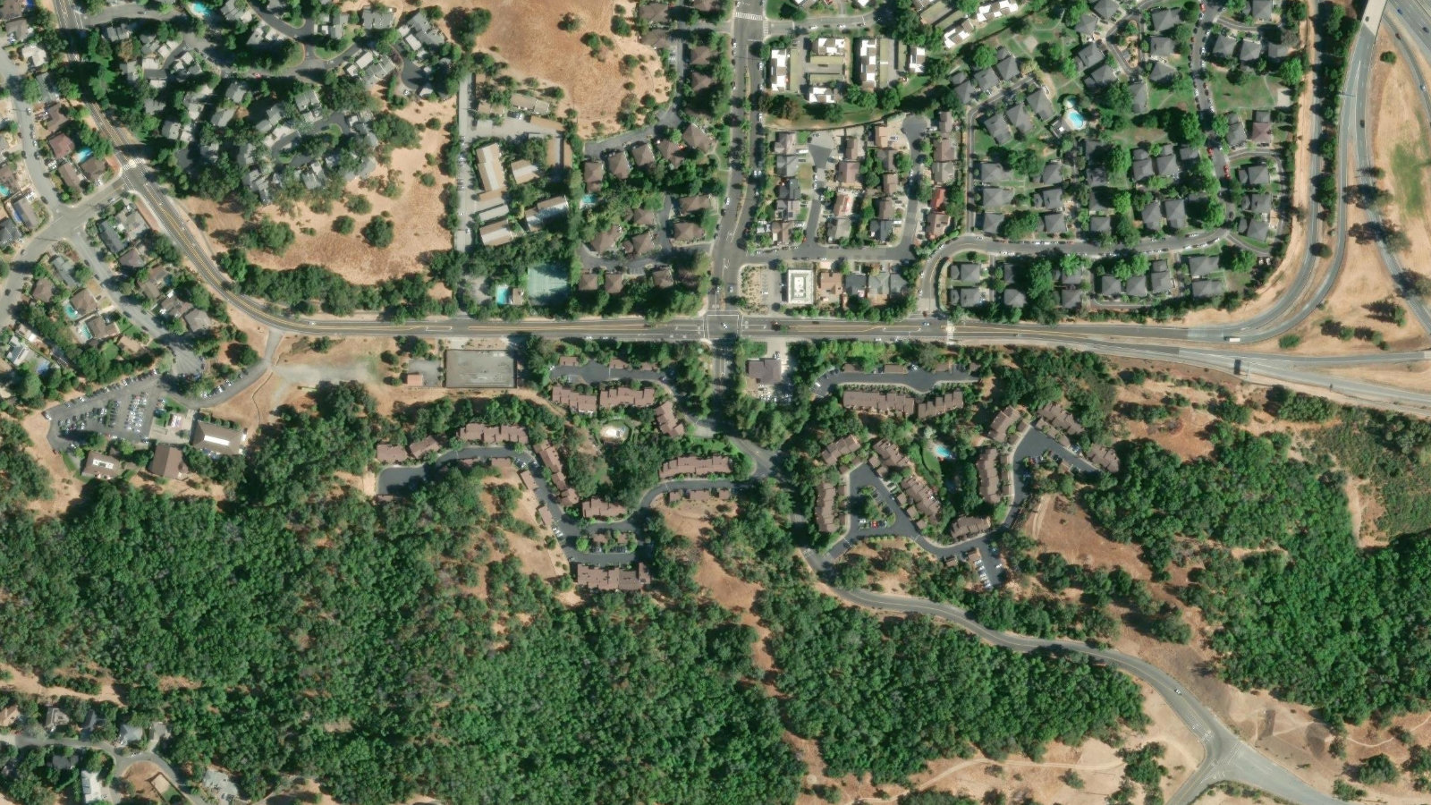 504 REDWOOD BOULEVARD, NOVATO, CA（本社・衛星）