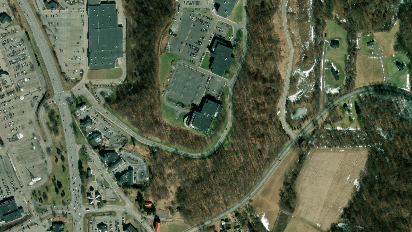 207 HIGH POINT DRIVE, VICTOR, NY(本社・衛星)