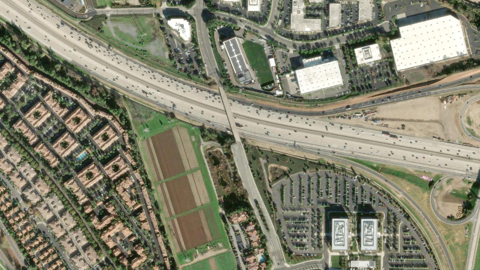 17100 LAGUNA CANYON ROAD, IRVINE, CA(本社・衛星)