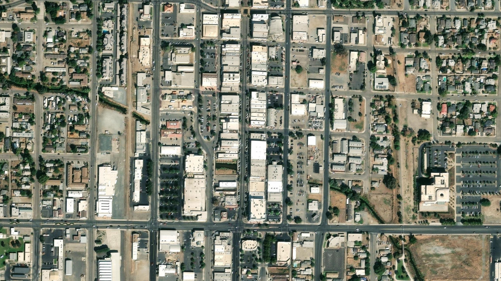 86 NORTH MAIN STREET, PORTERVILLE, CA（本社・衛星）