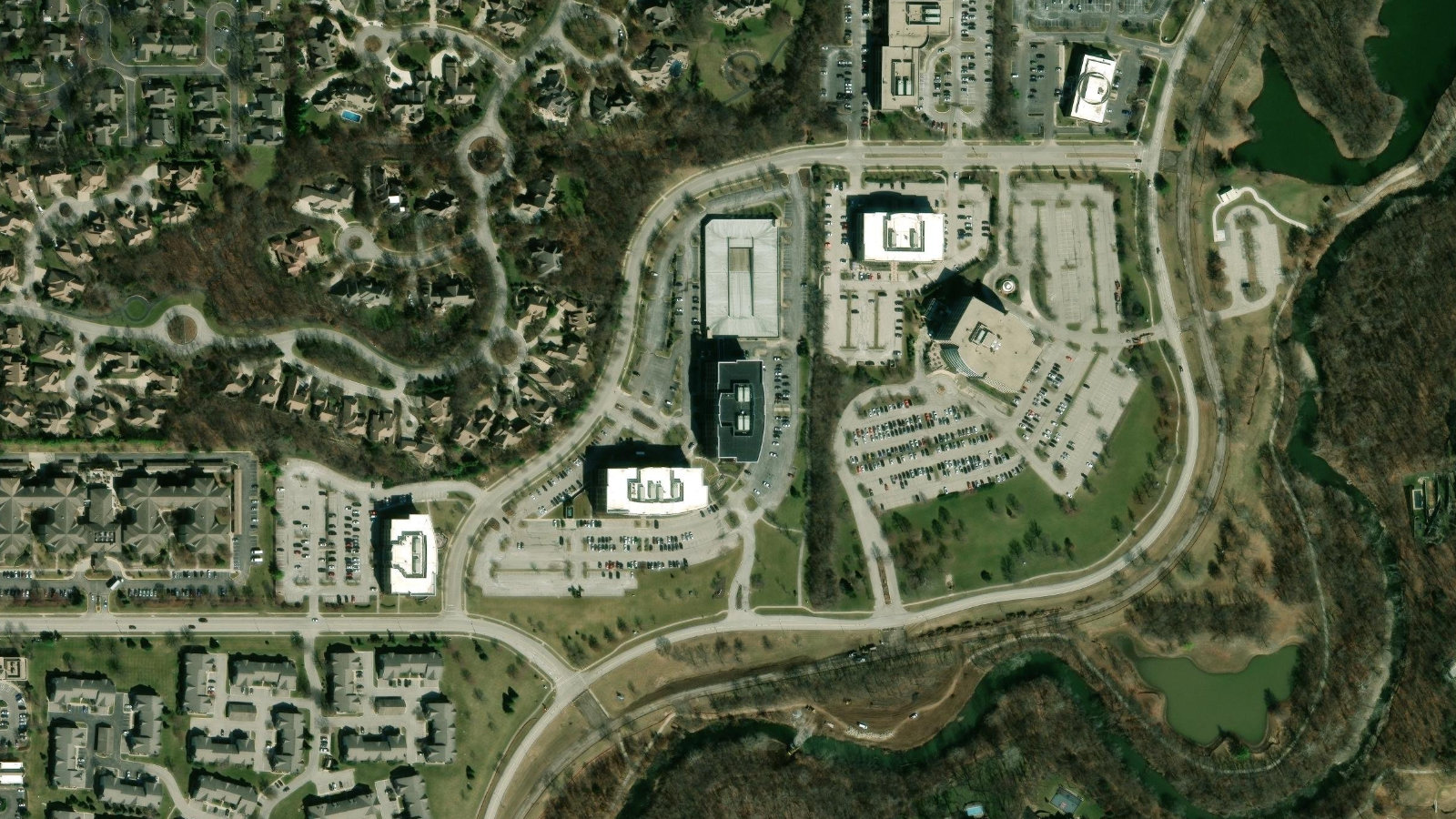 11440 TOMAHAWK CREEK PKWY, LEAWOOD, KS（本社・衛星）