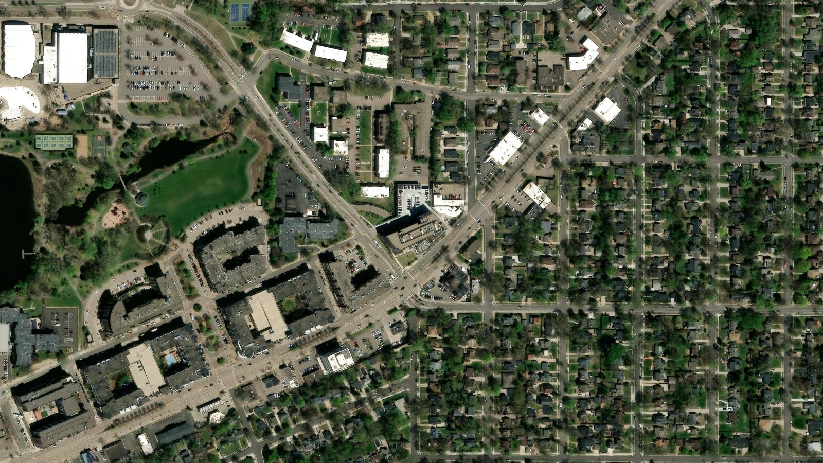 4450 EXCELSIOR BLVD., ST. LOUIS PARK, MN(本社・衛星)