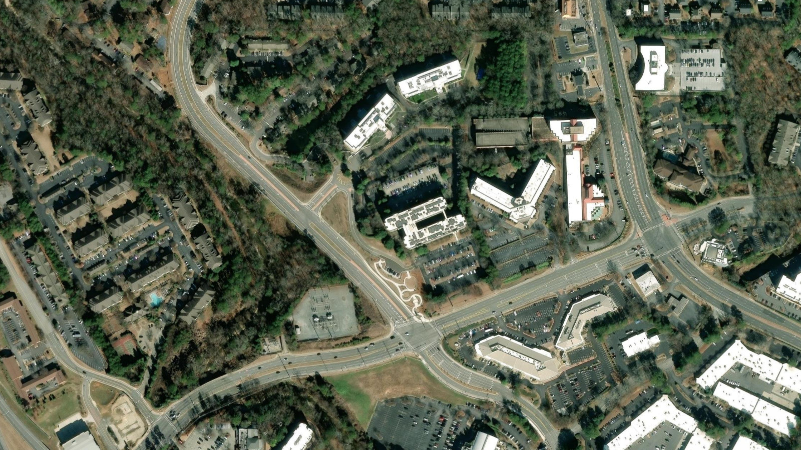 1950 SPECTRUM CIRCLE, MARIETTA, GA（本社・衛星）