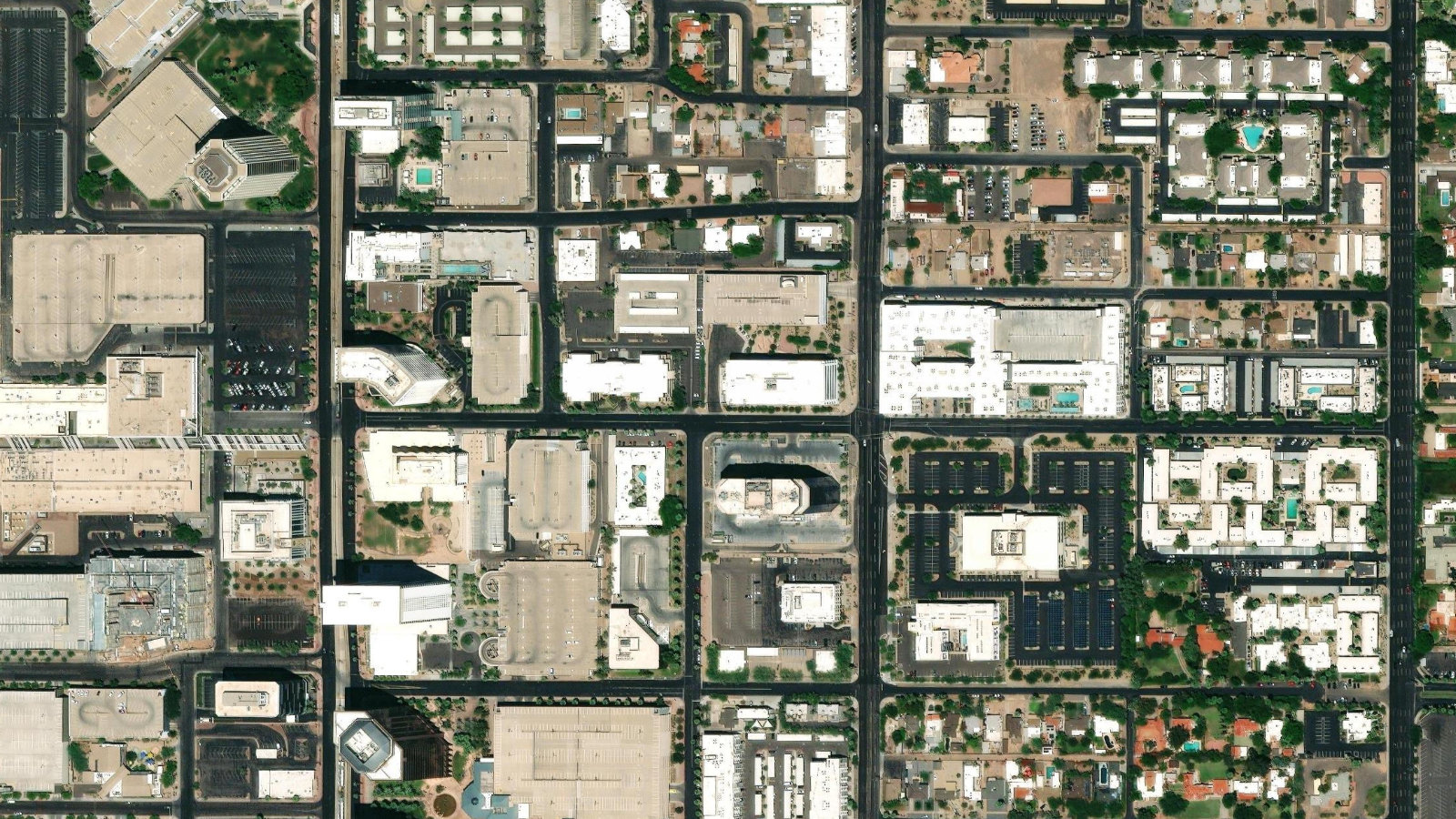 210 E. EARLL DRIVE, PHOENIX, AZ（本社・衛星）
