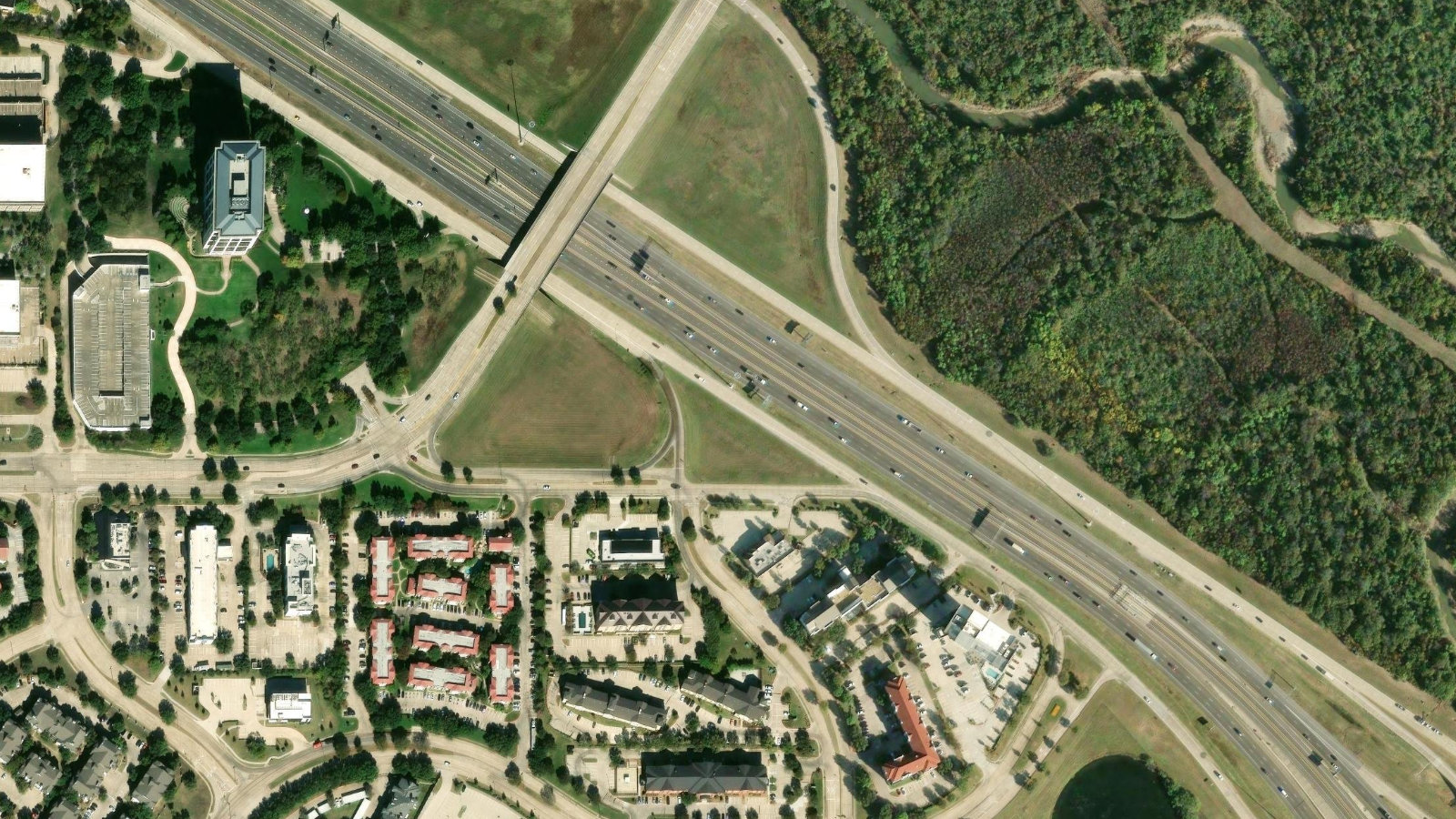 750 W JOHN CARPENTER FREEWAY, IRVING, TX(本社・衛星)