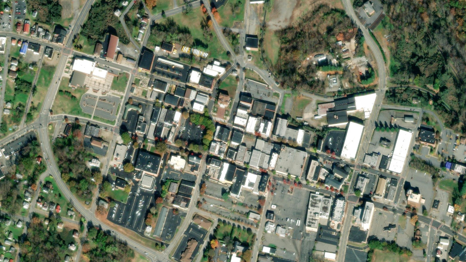 1300 KINGS MOUNTAIN ROAD, MARTINSVILLE, VA(本社・衛星)