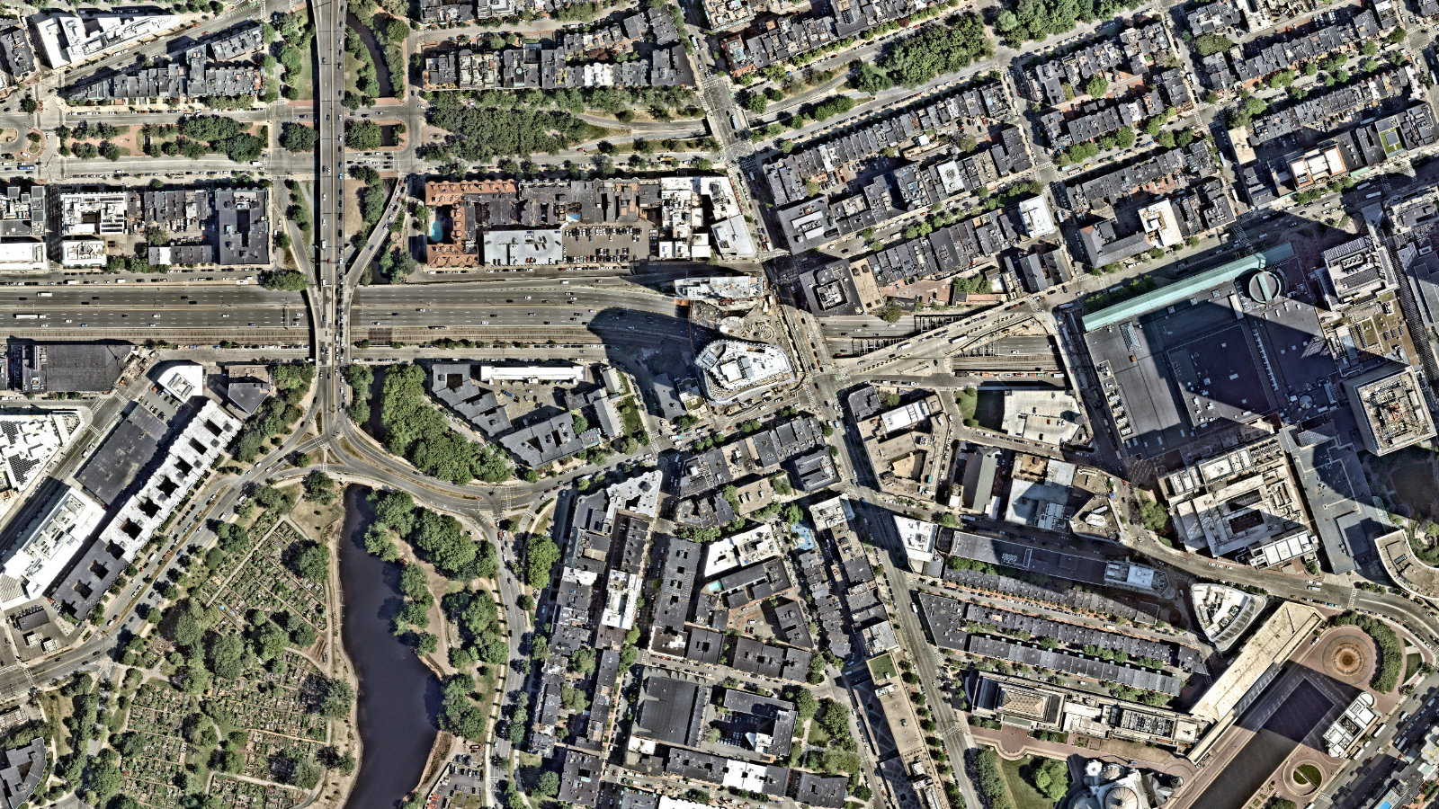 1001 BOYLSTON STREET, BOSTON, MA（本社・衛星）