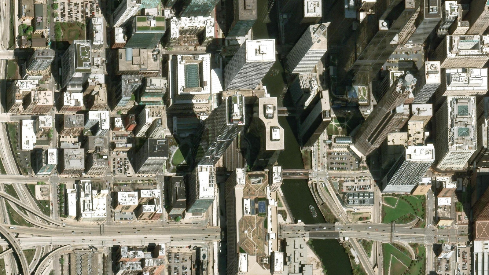 300 S. RIVERSIDE PLAZA, CHICAGO, IL（本社・衛星）