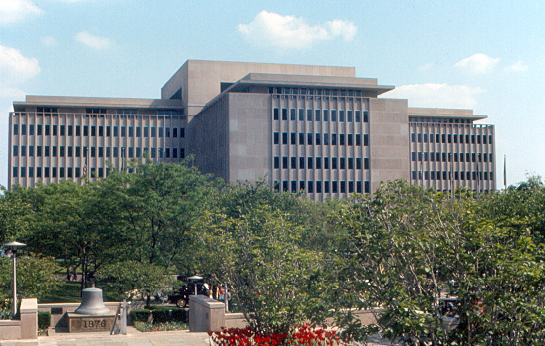 Peoria - Caterpillar Administration Building, trees