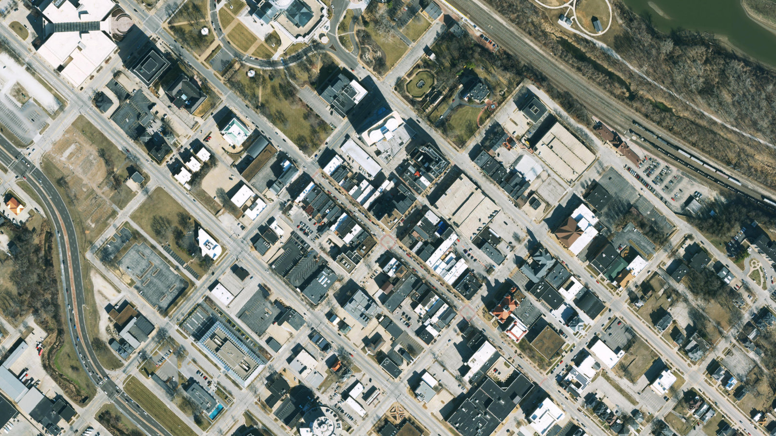 238 MADISON STREET, JEFFERSON CITY, MO（本社・衛星）