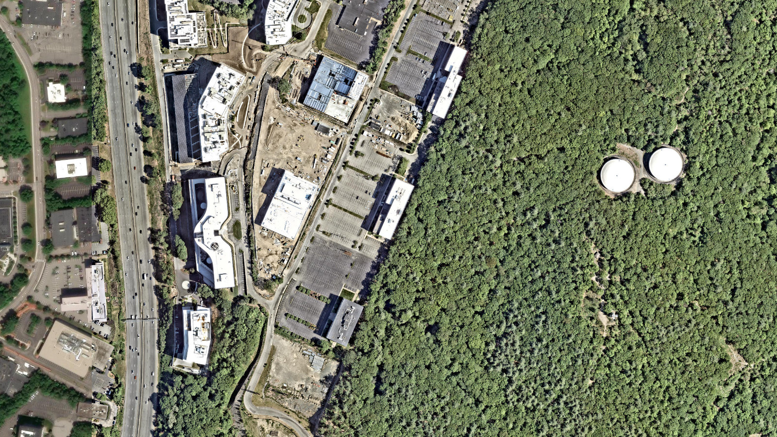 300 FIFTH AVENUE, WALTHAM, MA(本社・衛星)
