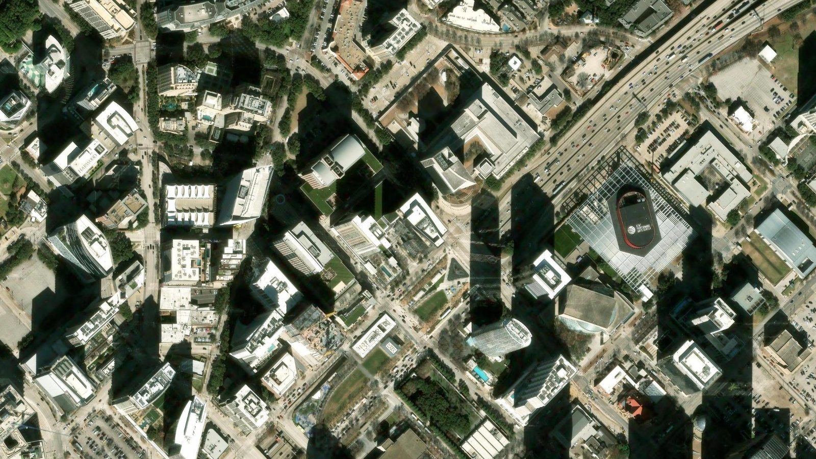 2121 NORTH PEARL STREET, DALLAS, TX（本社・衛星）