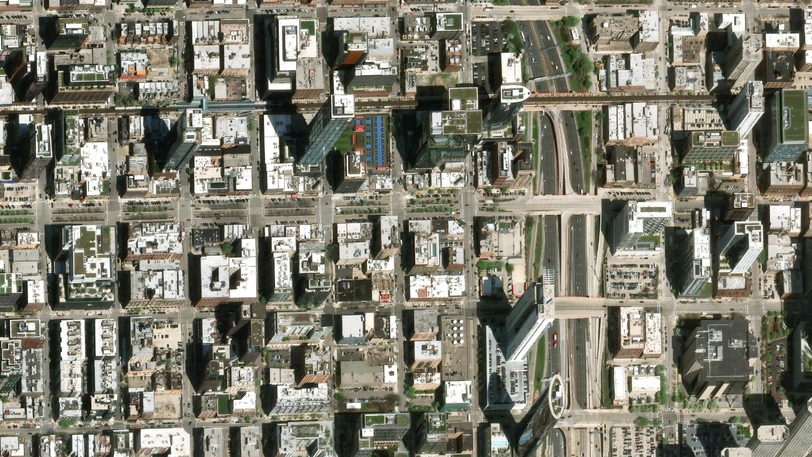 167 N. GREEN STREET, CHICAGO, IL（本社・衛星）
