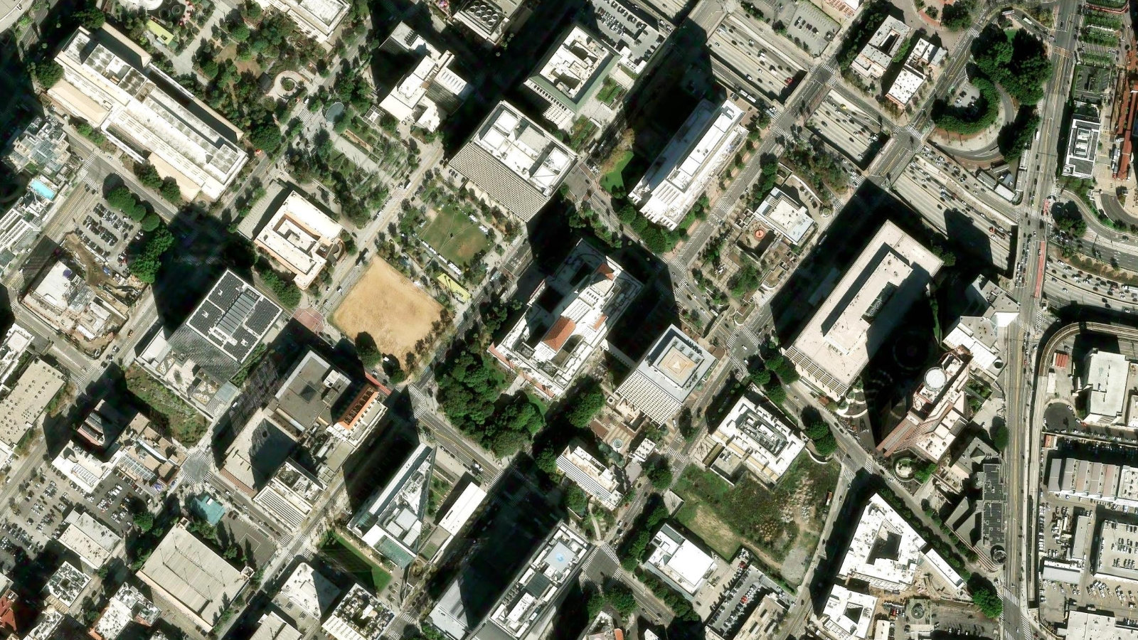 700 S., LOS ANGELES, CA（本社・衛星）