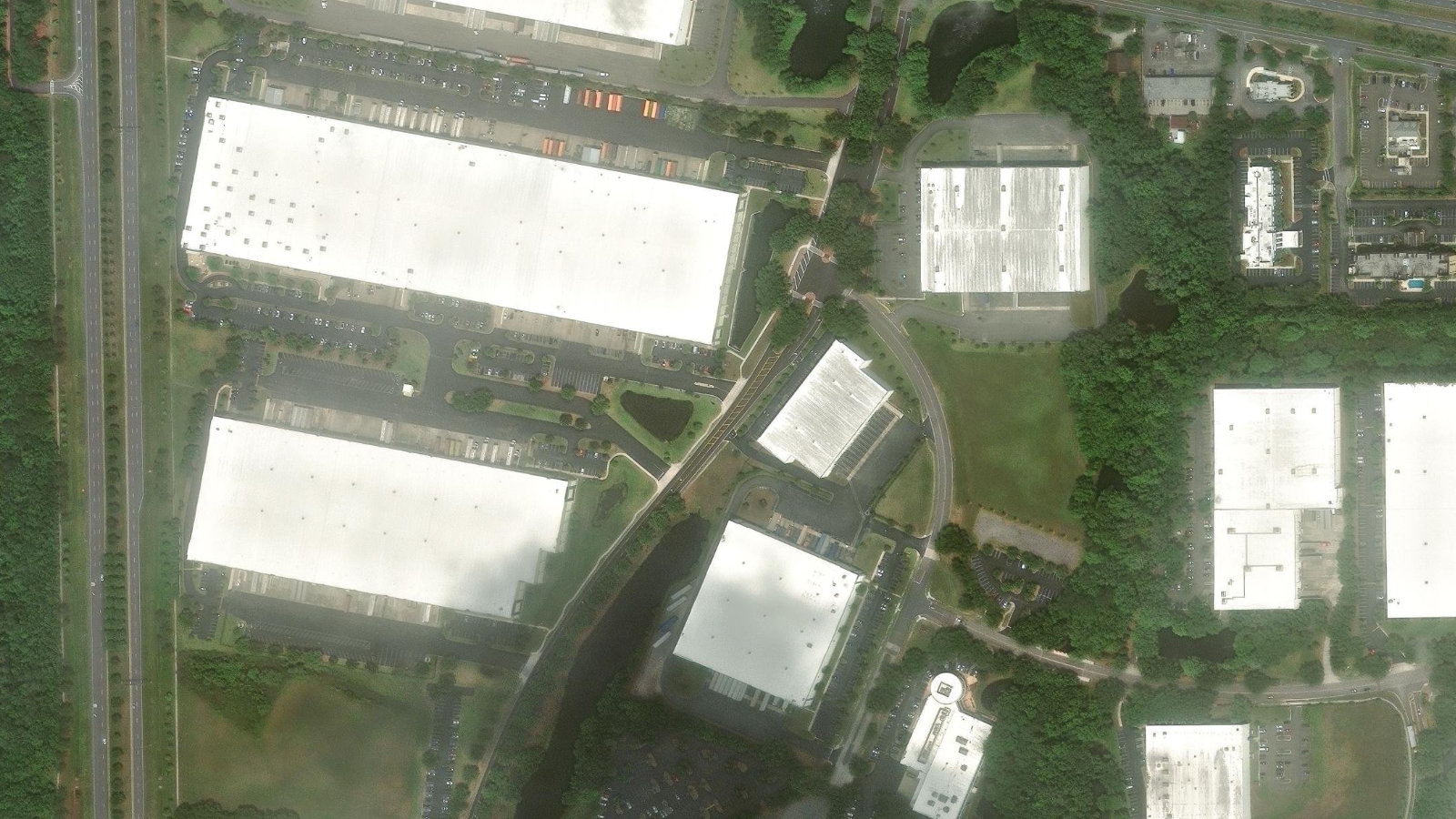 13386 INTERNATIONAL PKWY, JACKSONVILLE, FL（本社・衛星）