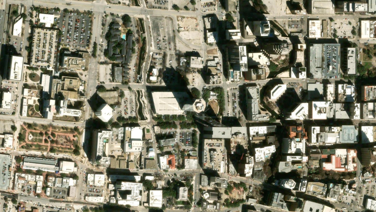 111 W HOUSTON ST, SAN ANTONIO, TX（本社・衛星）