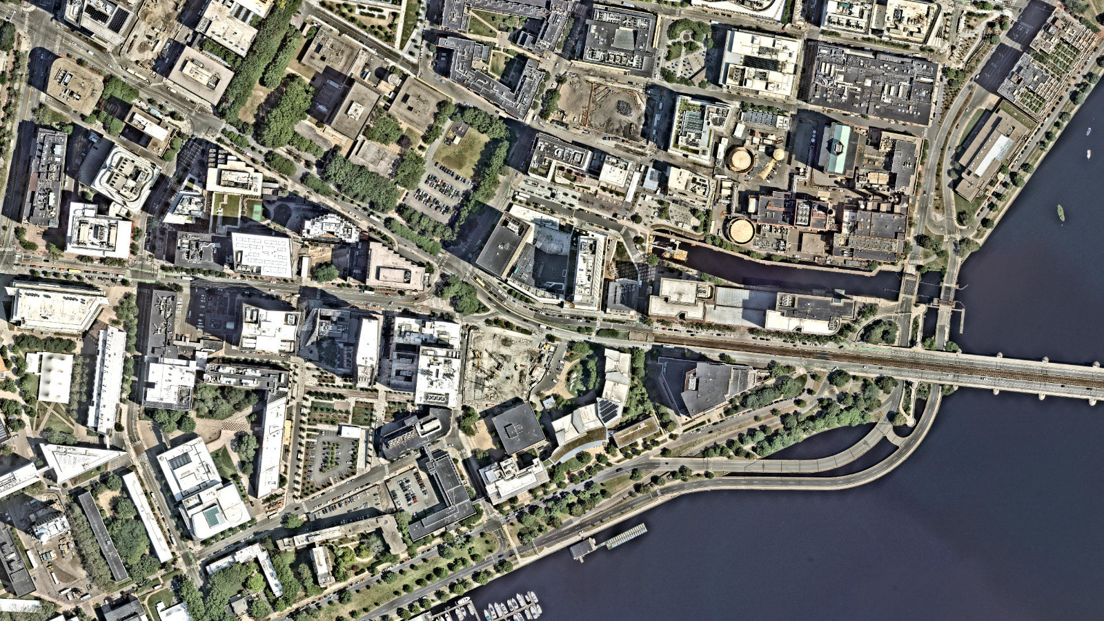 ONE MAIN STREET, CAMBRIDGE, MA（本社・衛星）