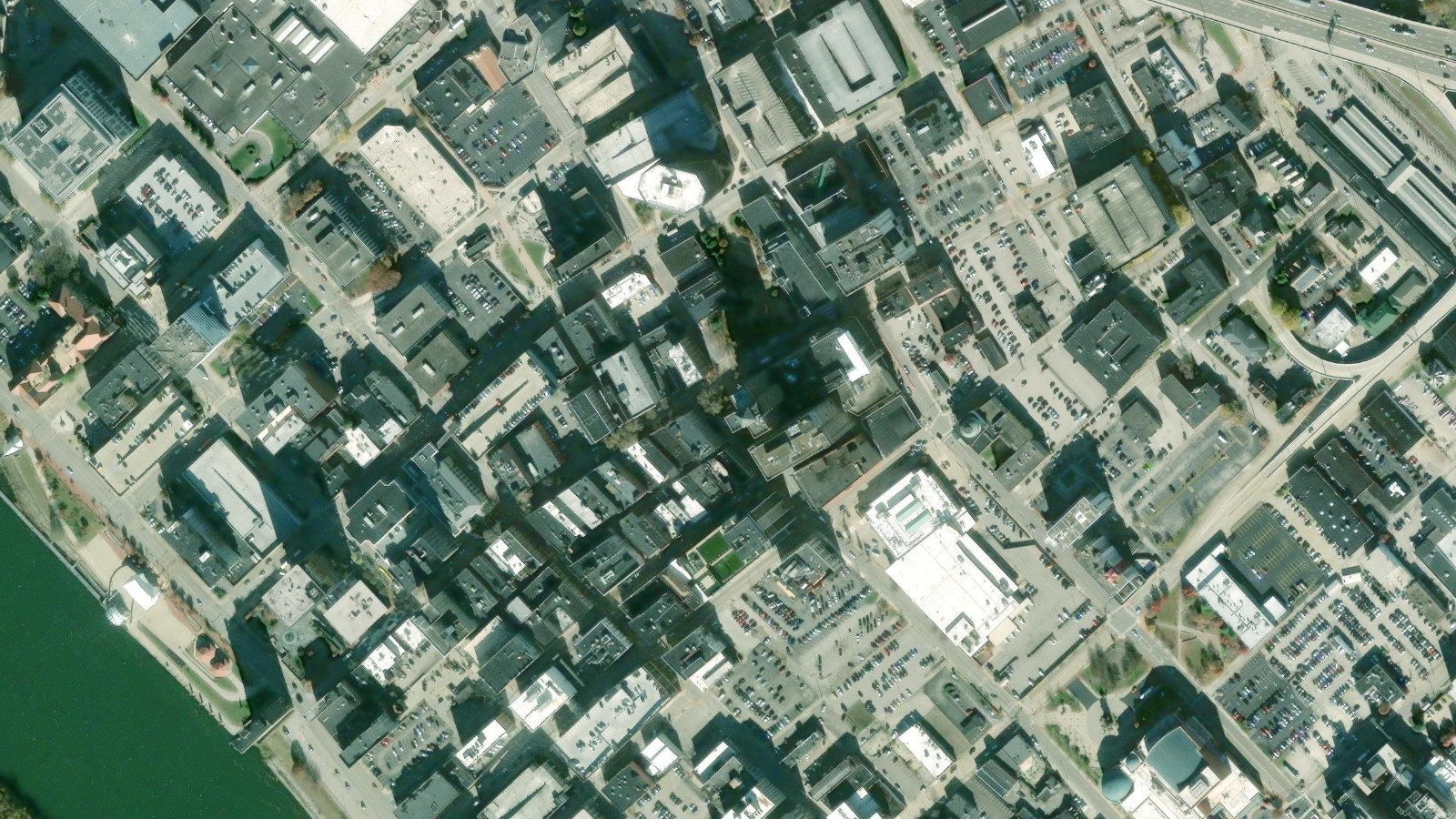 25 GATEWATER ROAD, CHARLESTON, WV（本社・衛星）