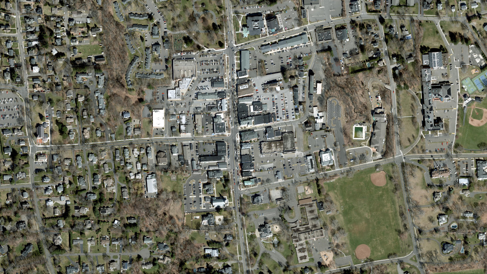 100 EAST RIDGE ROAD, RIDGEFIELD, CT（本社・衛星）