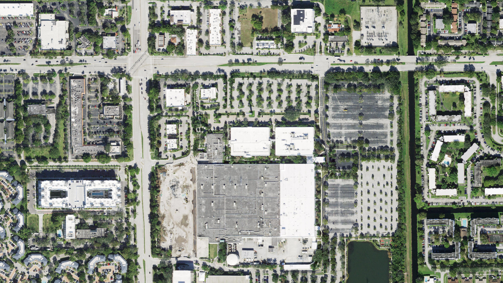 7700 WEST SUNRISE BOULEVARD, PLANTATION, FL(本社・衛星)