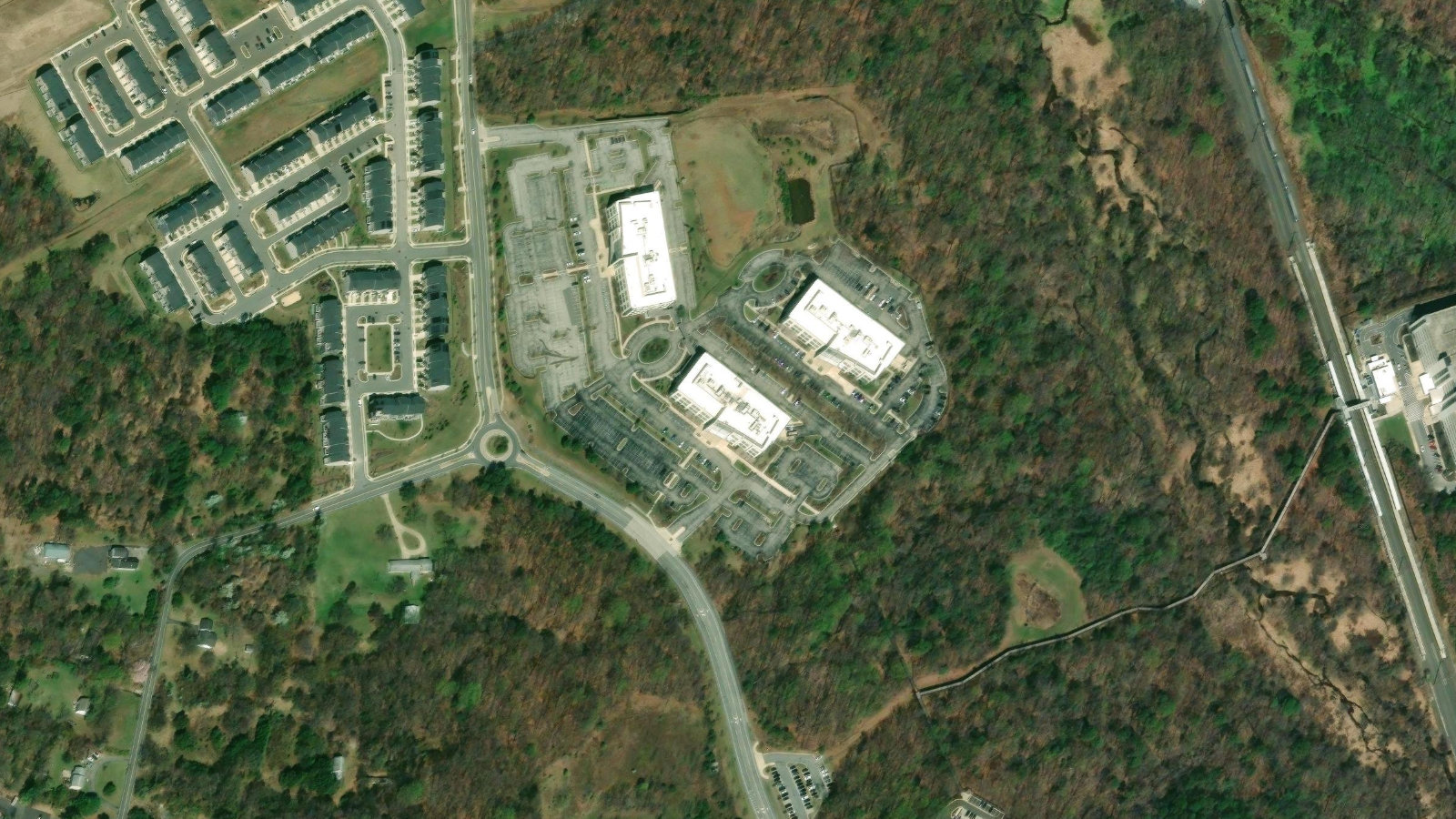 7035 RIDGE ROAD, HANOVER, MD（本社・衛星）