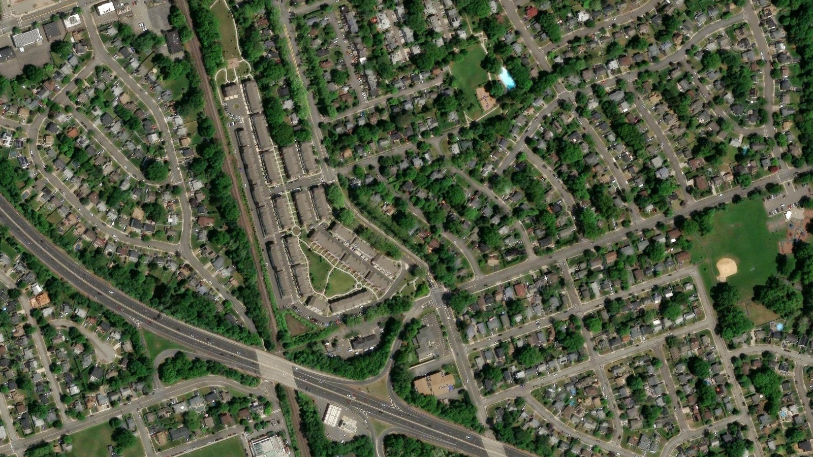 19-01 ROUTE 208 NORTH, FAIR LAWN, NJ（本社・衛星）