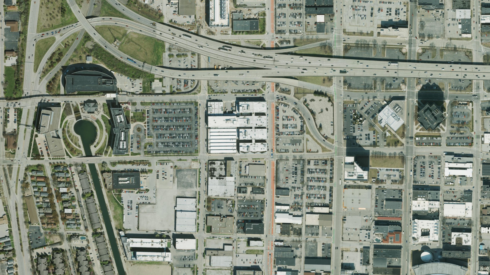 1060 N CAPITOL AVE, INDIANAPOLIS, IN(本社・衛星)