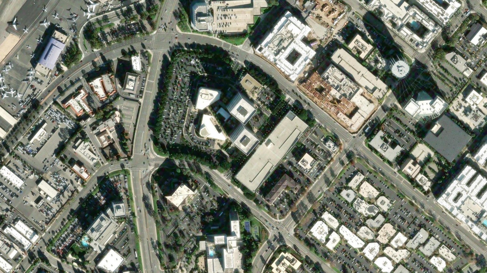 4675 MACARTHUR COURT, NEWPORT BEACH, CA(本社・衛星)