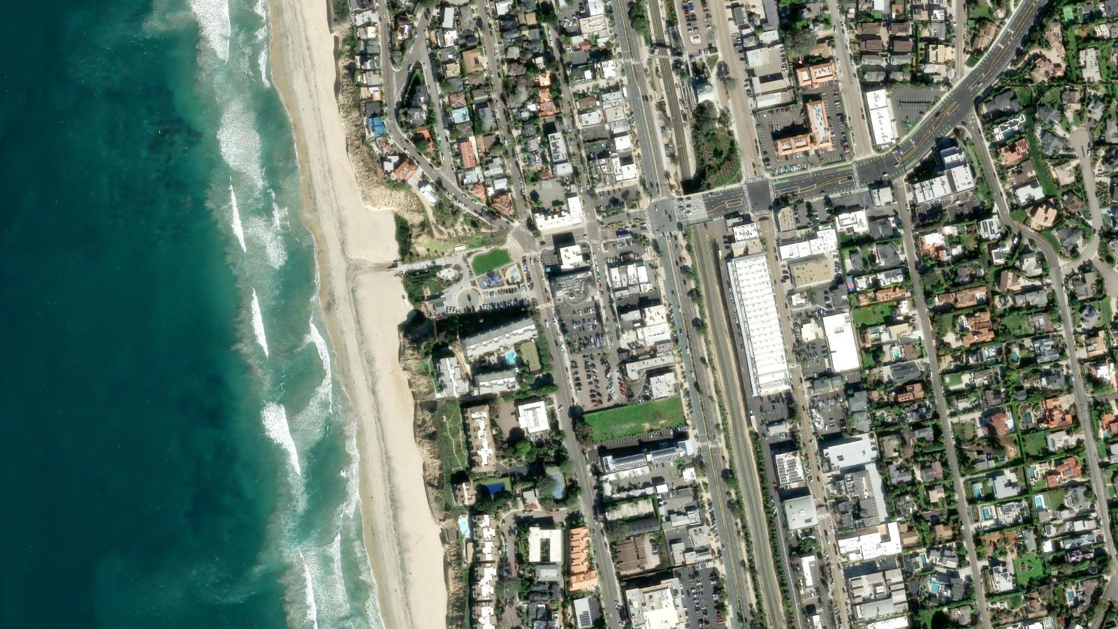 120 S. SIERRA AVENUE, SOLANA BEACH, CA(本社・衛星)
