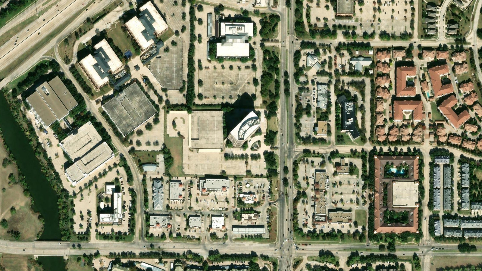 6565 N. MACARTHUR BLVD., IRVING, TX(本社・衛星)