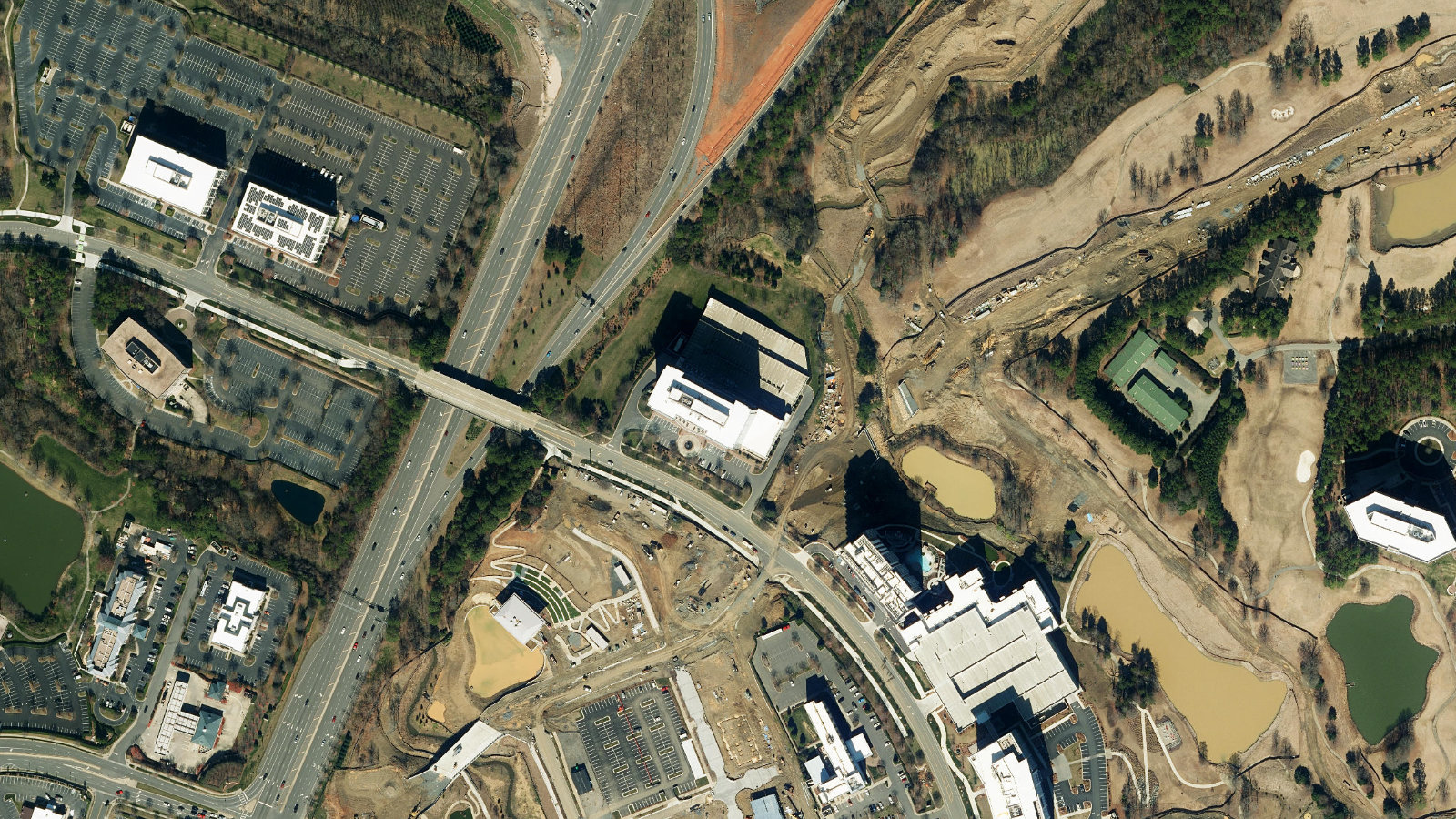 13320 BALLANTYNE CORPORATE PLACE, CHARLOTTE, NC(本社・衛星)
