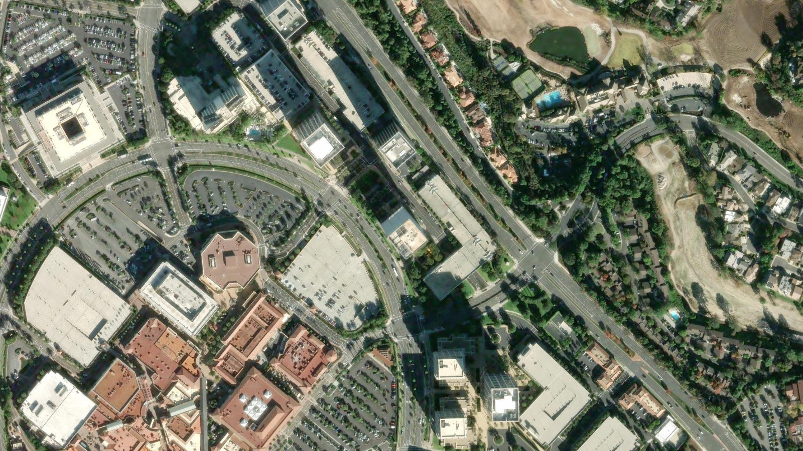 610 NEWPORT CENTER DR, NEWPORT BEACH, CA（本社・衛星）