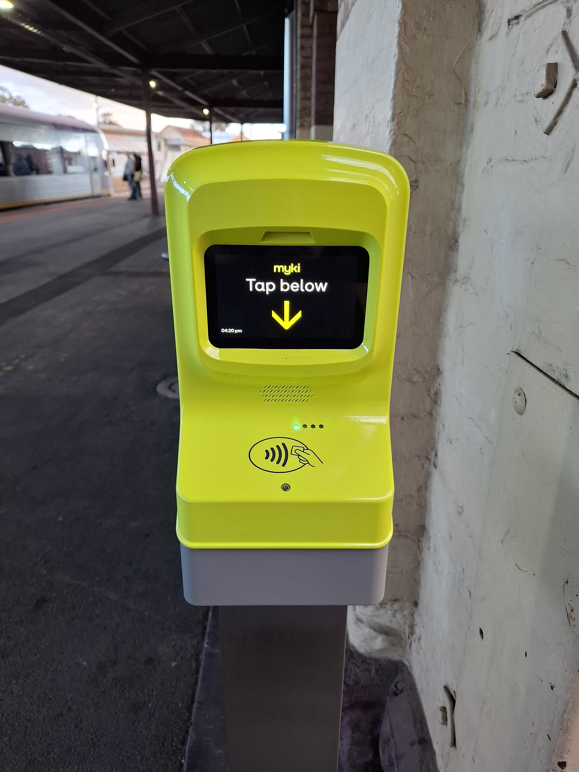 Conduent Myki reader installed at Bendigo Station