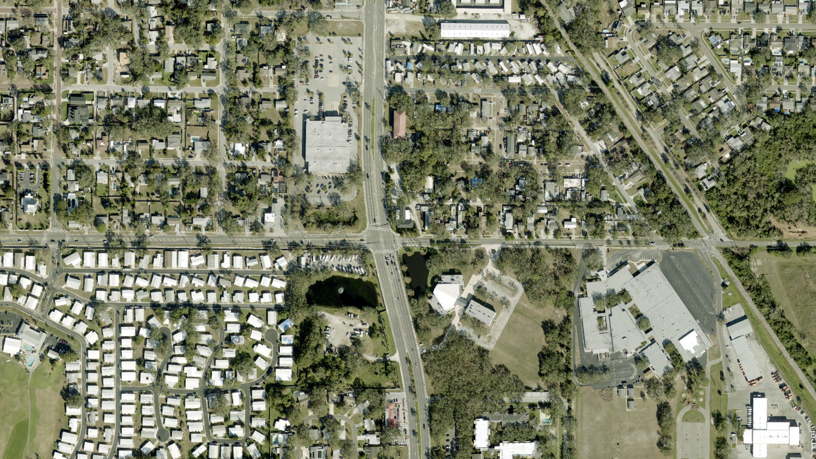 11311 CONCEPT BOULEVARD, LARGO, FL（本社・衛星）