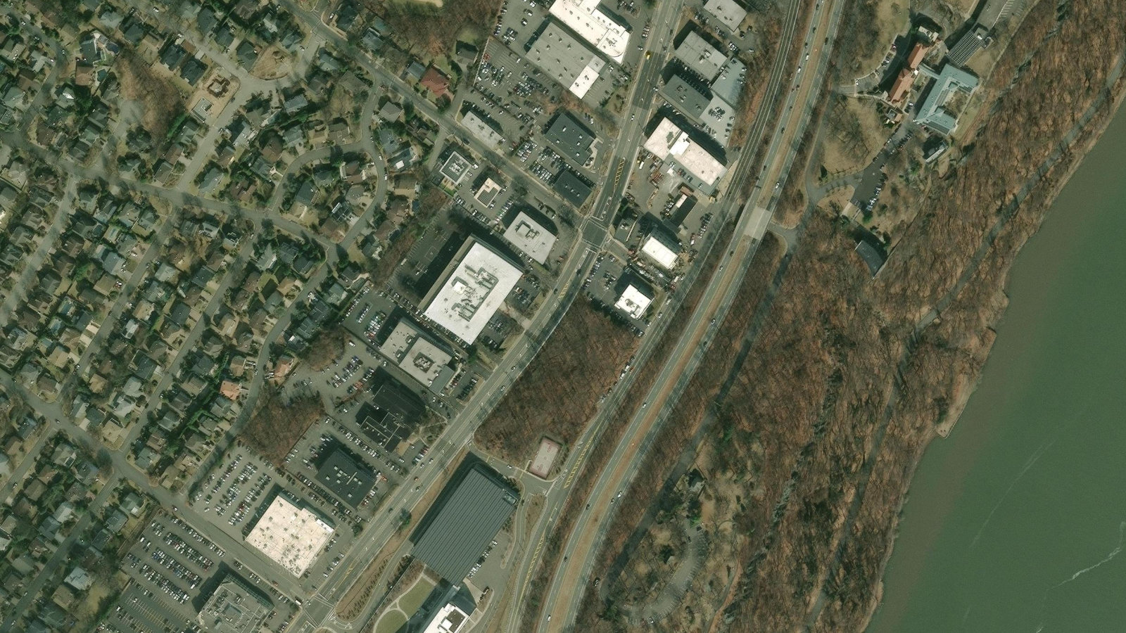301 SYLVAN AVENUE, ENGLEWOOD CLIFFS, NJ(本社・衛星)