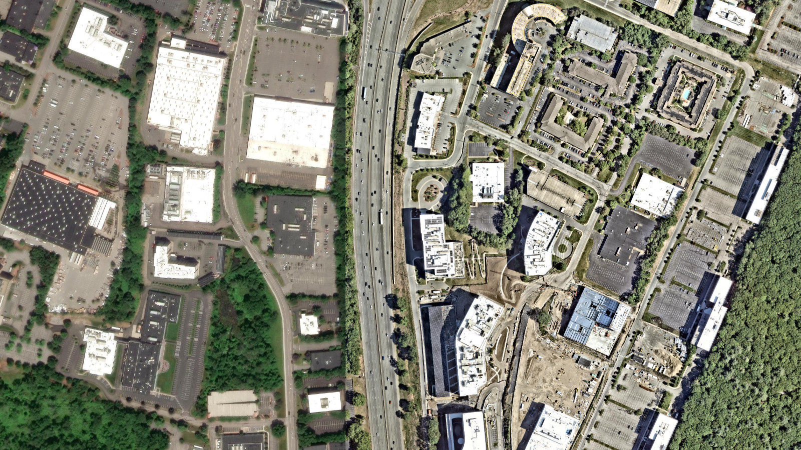 180 THIRD AVENUE, WALTHAM, MA（本社・衛星）