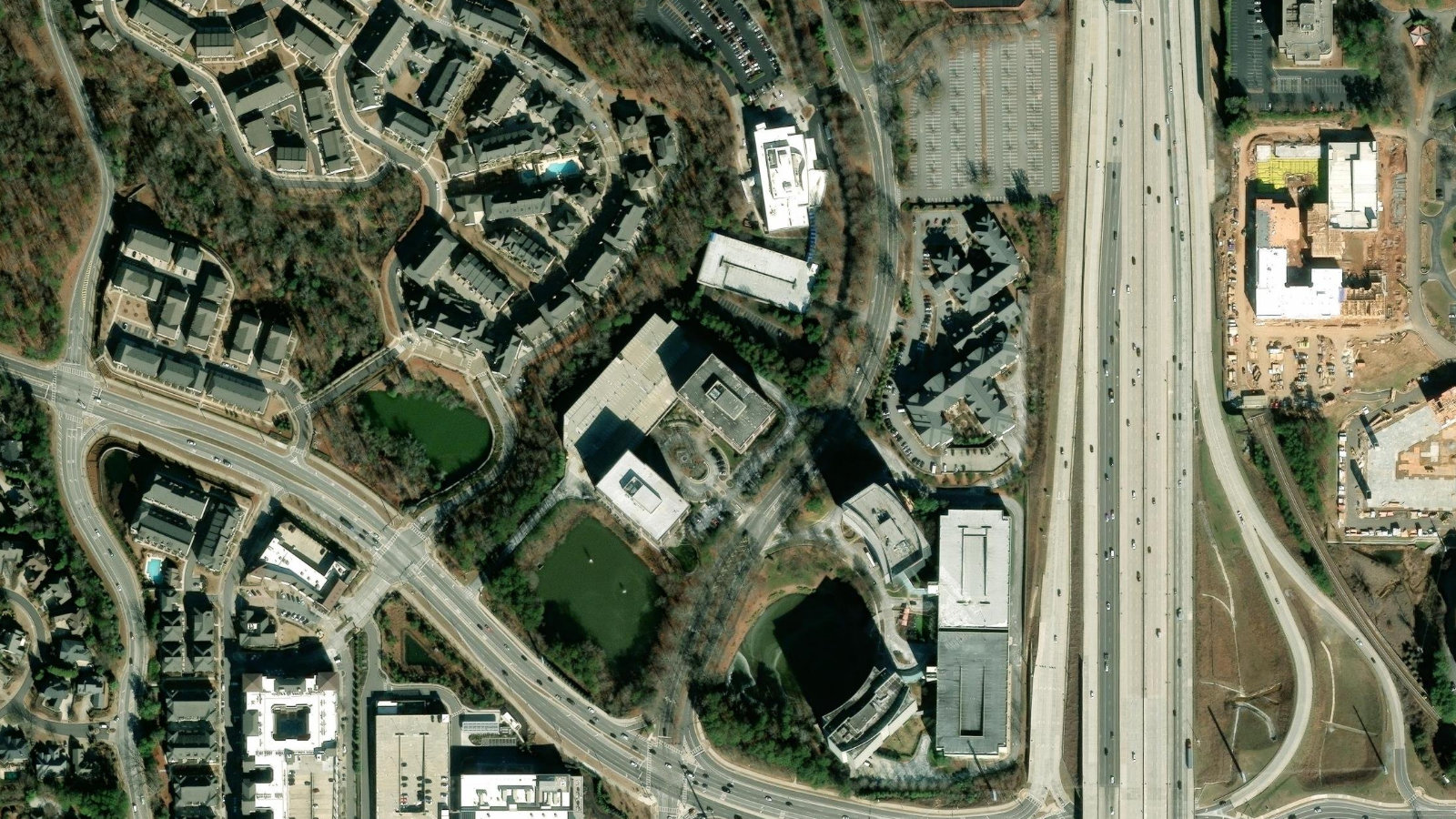 10 Glenlake Pkwy., Atlanta, GA(本社・衛星)