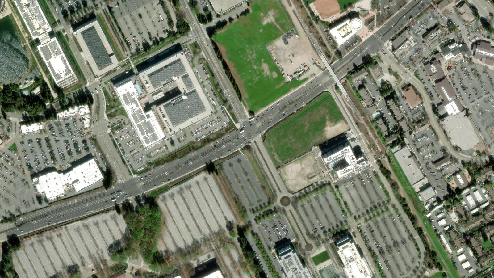 6101 BOLLINGER CANYON ROAD, SAN RAMON, CA（本社・衛星）