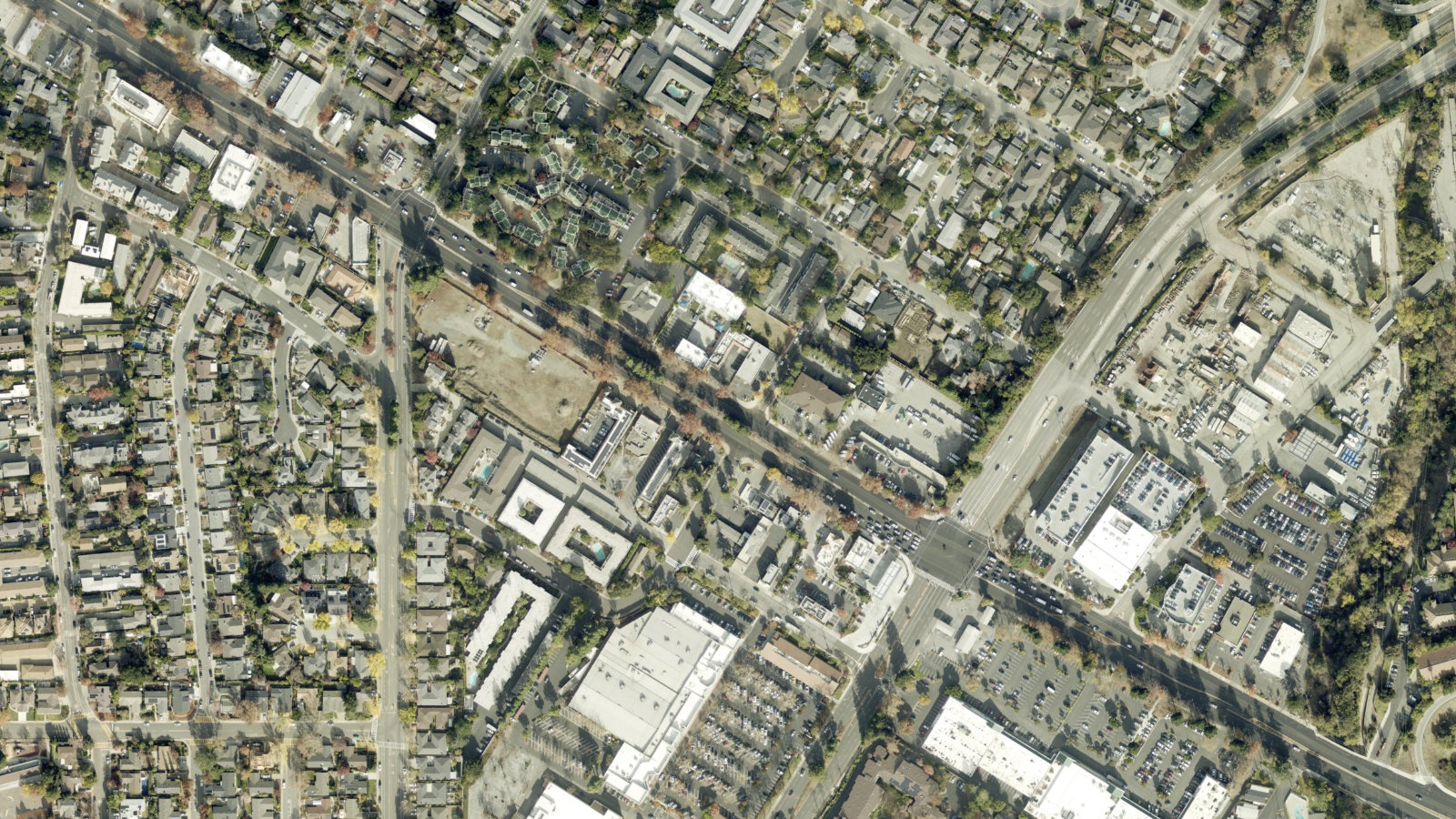 2440 WEST EL CAMINO REAL, MOUNTAIN VIEW, CA(本社・衛星)