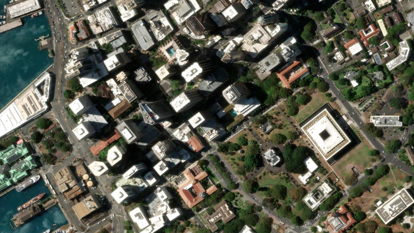 220 S KING ST, HONOLULU, HI（本社・衛星）