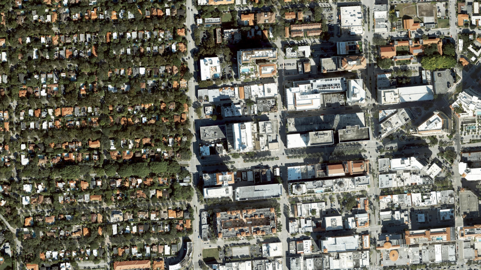 355 ALHAMBRA CIRCLE, CORAL GABLES, FL（本社・衛星）