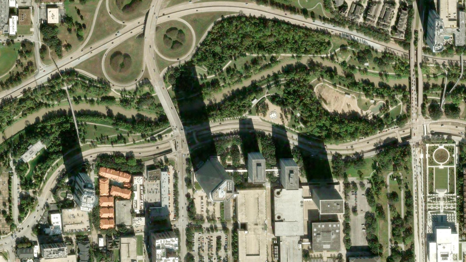 2919 ALLEN PARKWAY, HOUSTON, TX（本社・衛星）