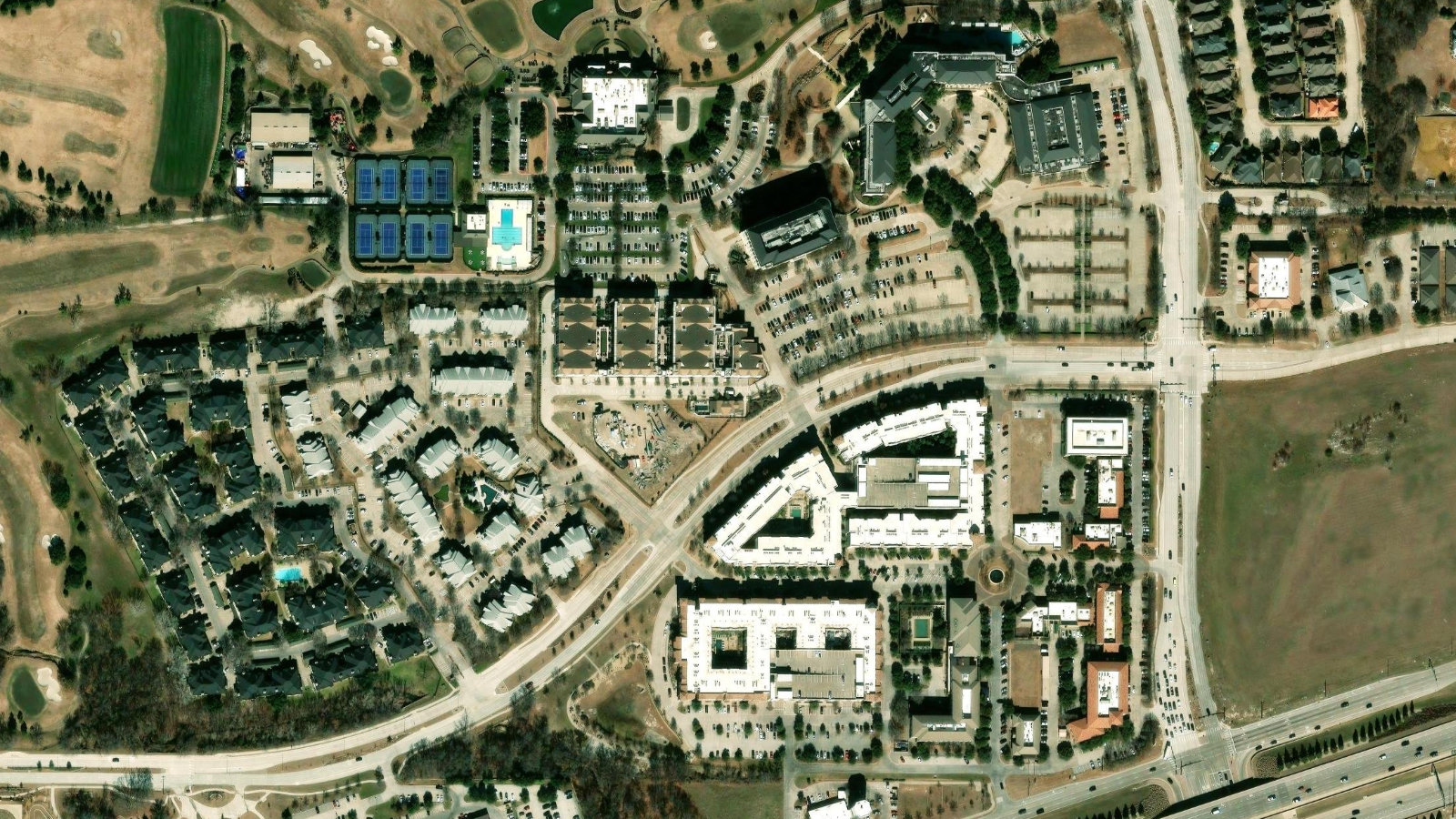 5300 TOWN AND COUNTRY BLVD, FRISCO, TX(本社・衛星)